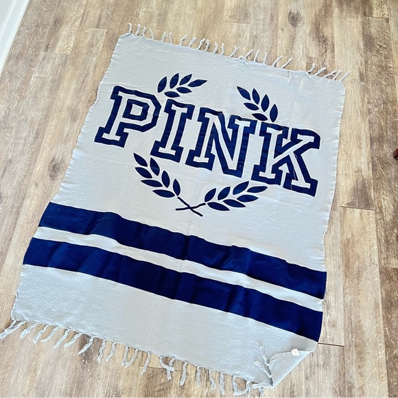 Victoria’s Secret PINK Light Weight Throw Blanket - Tassel Fringe - Picture 6 of 6